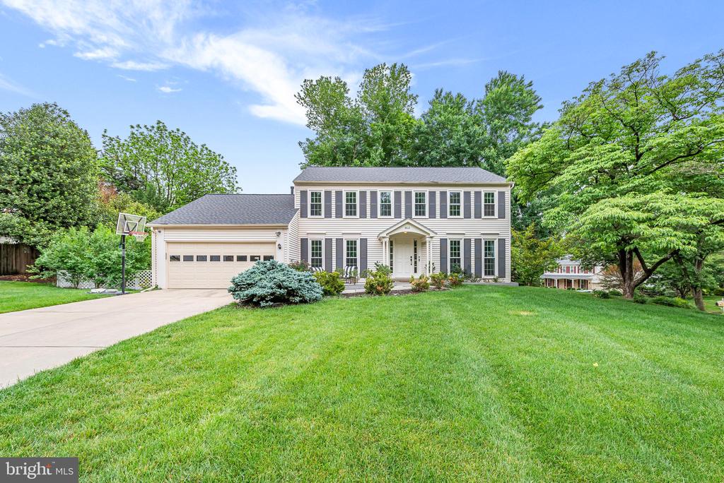 9212 WILLOW POND LANE