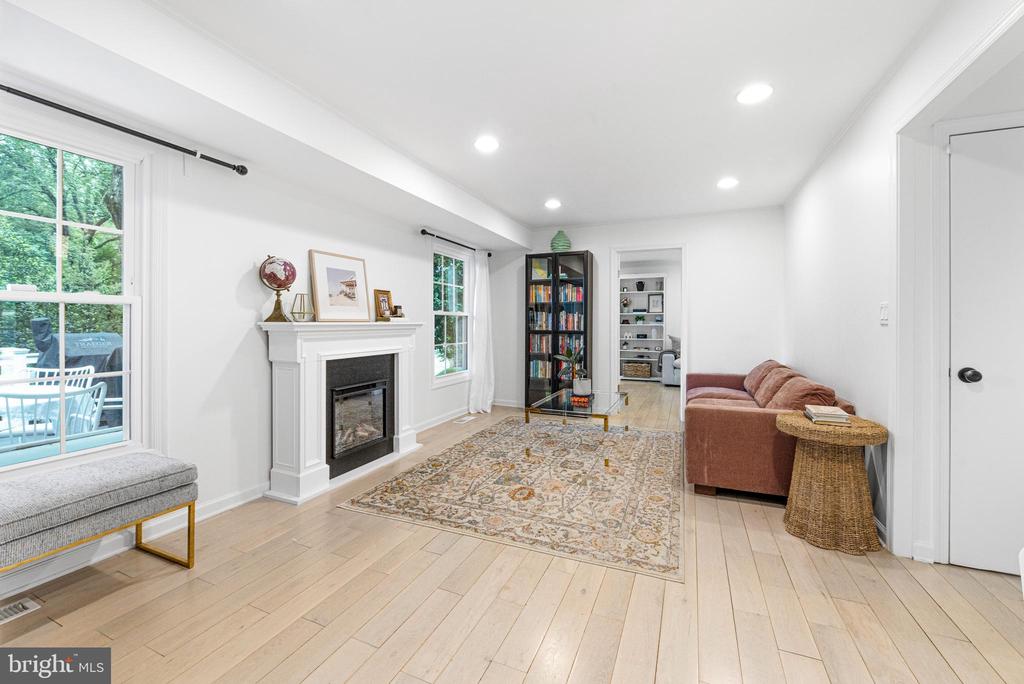 9212 WILLOW POND LANE