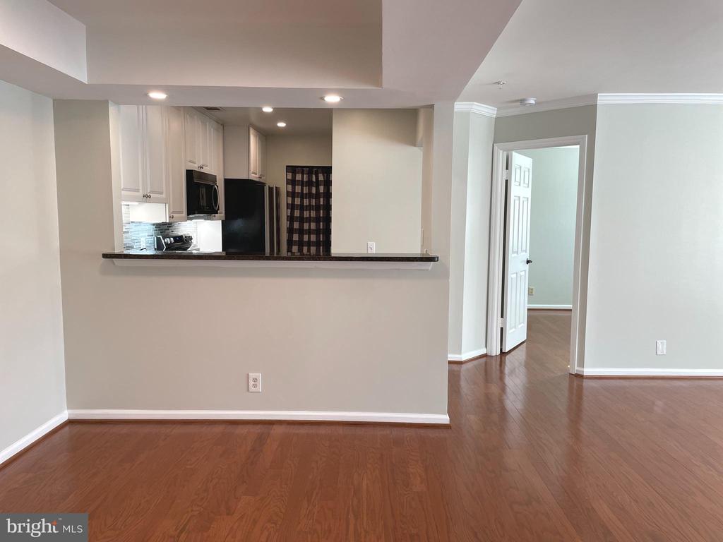 5804 INMAN PARK CIRCLE 1015 (160)