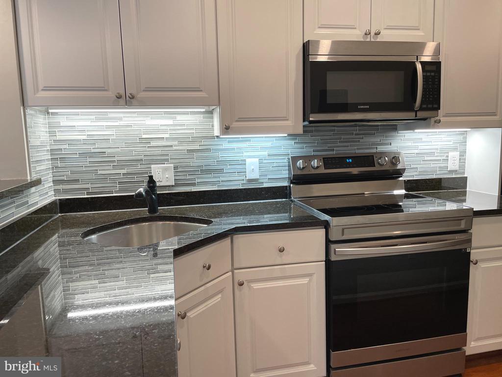 5804 INMAN PARK CIRCLE 1015 (160)
