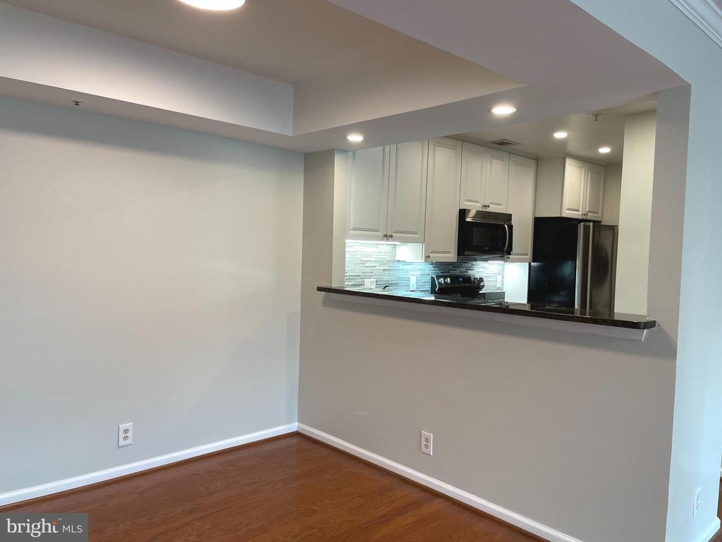 5804 INMAN PARK CIRCLE 1015 (160)