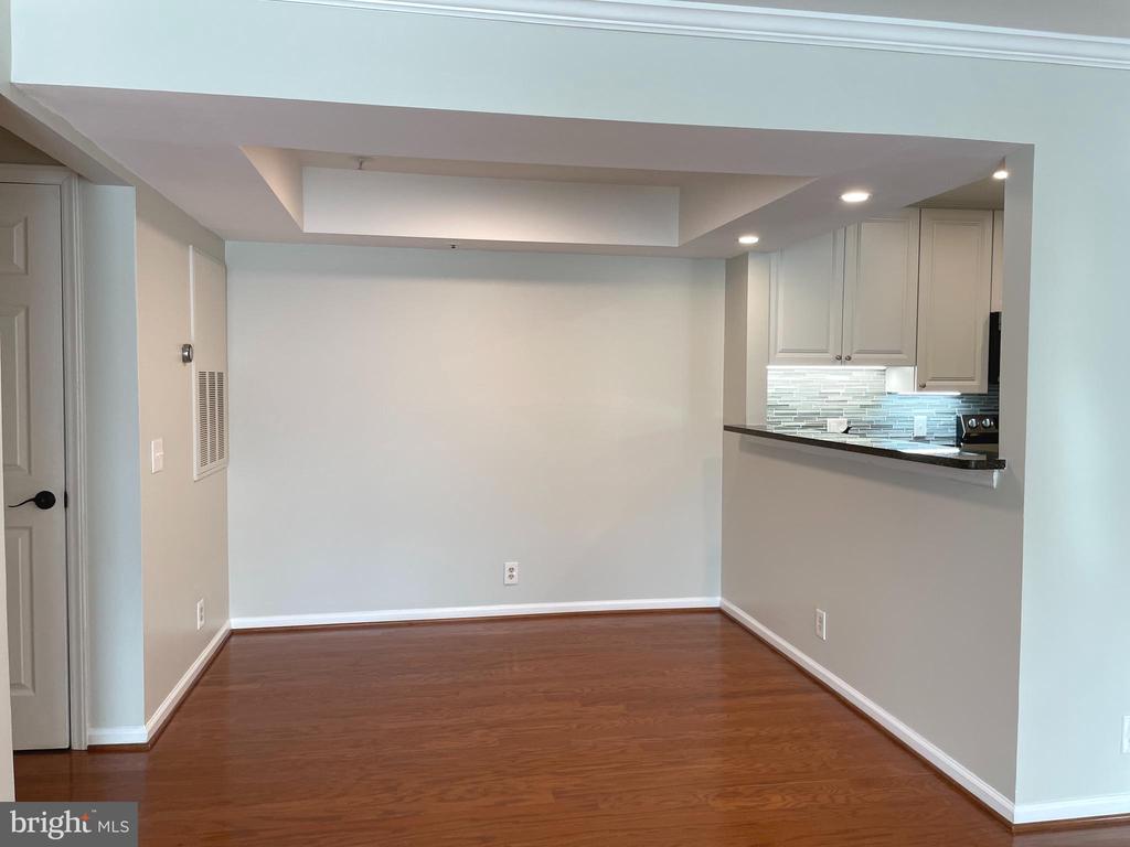 5804 INMAN PARK CIRCLE 1015 (160)