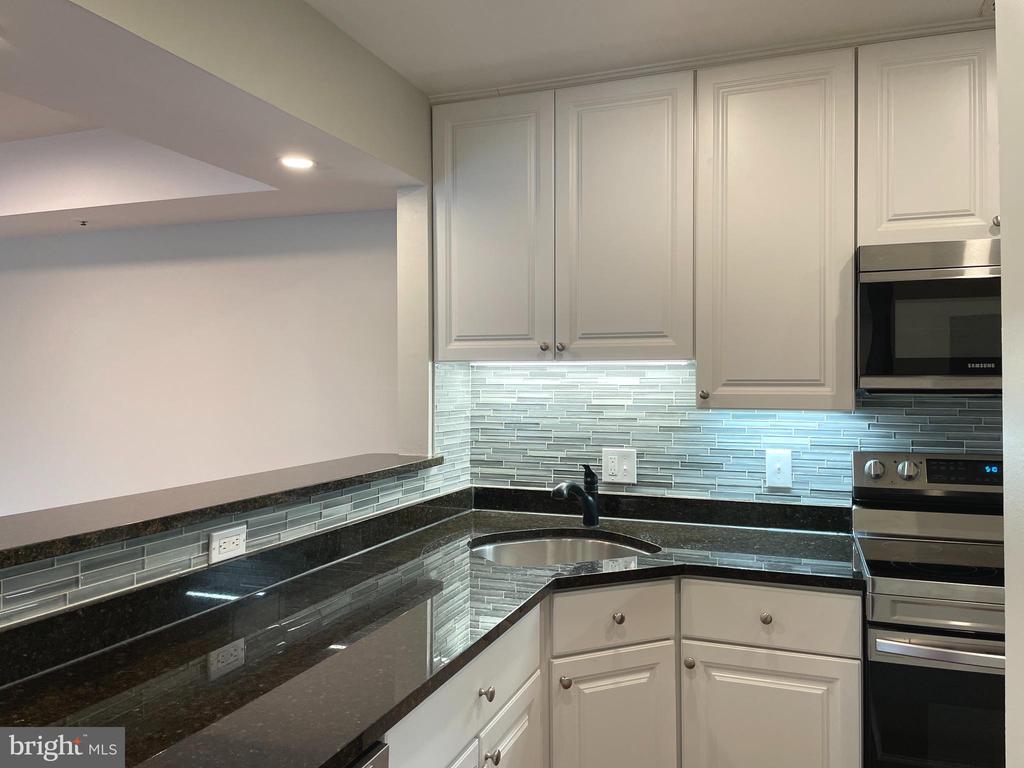 5804 INMAN PARK CIRCLE 1015 (160)