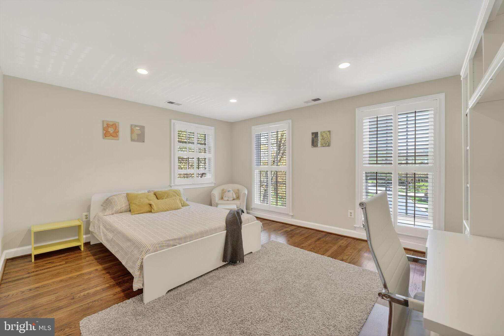 5115 CAPE COD COURT