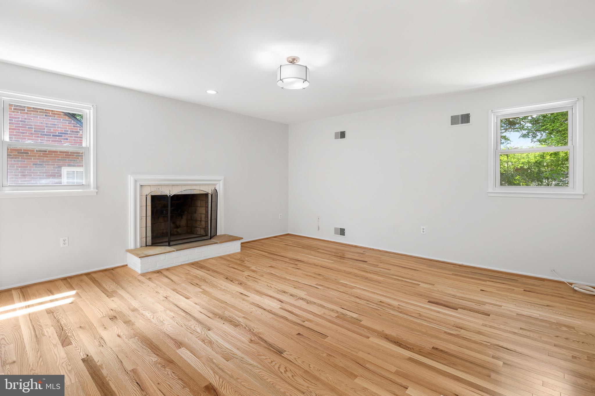 1222 NOYES DRIVE