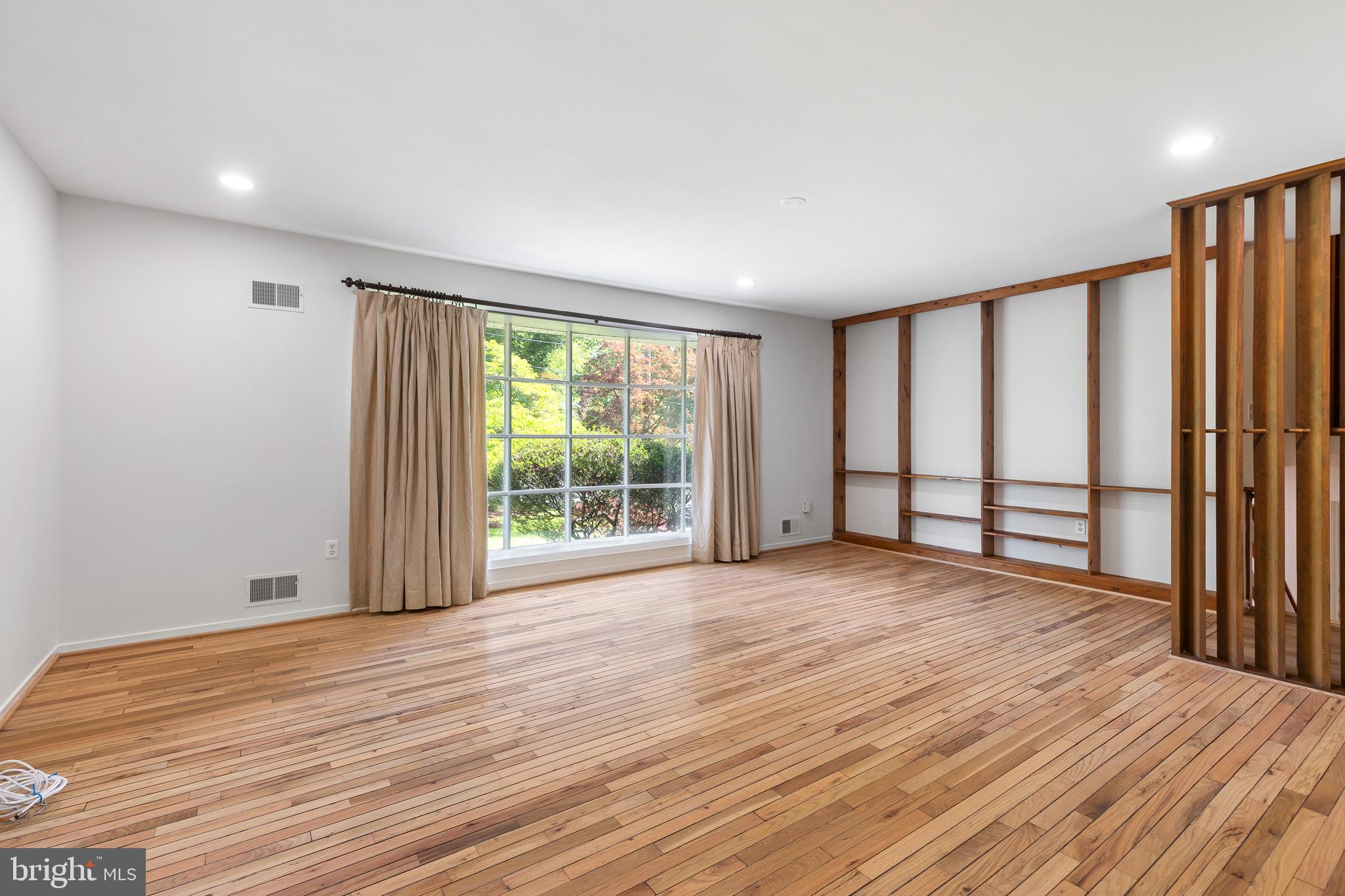 1222 NOYES DRIVE