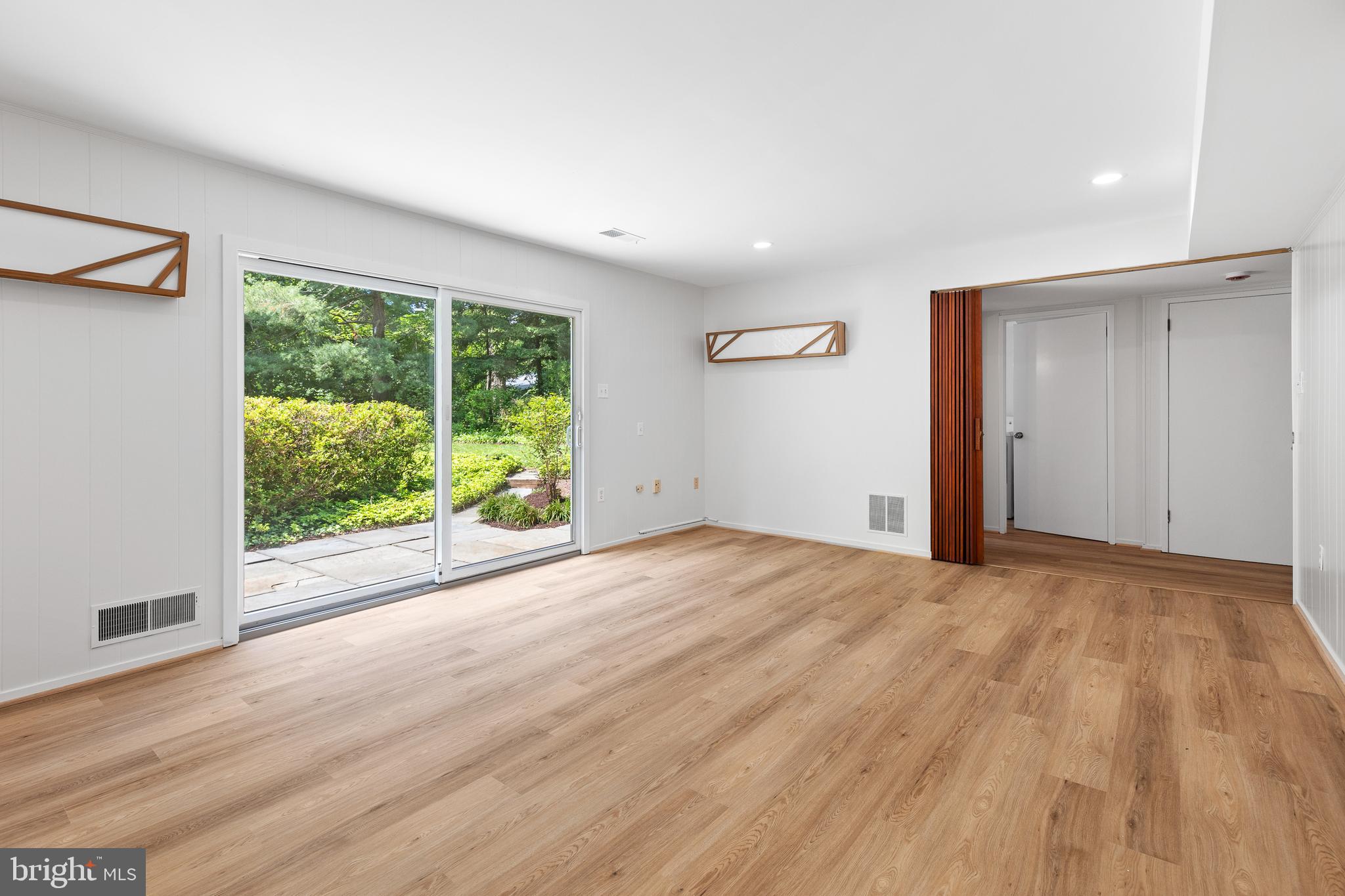 1222 NOYES DRIVE