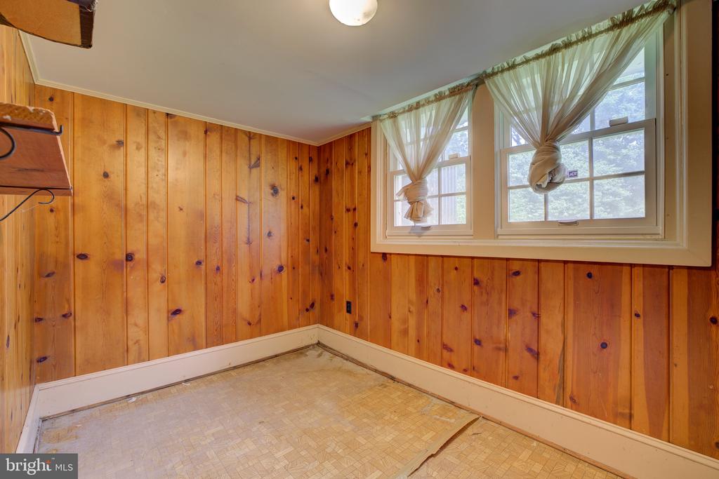 5905 WILSON LANE