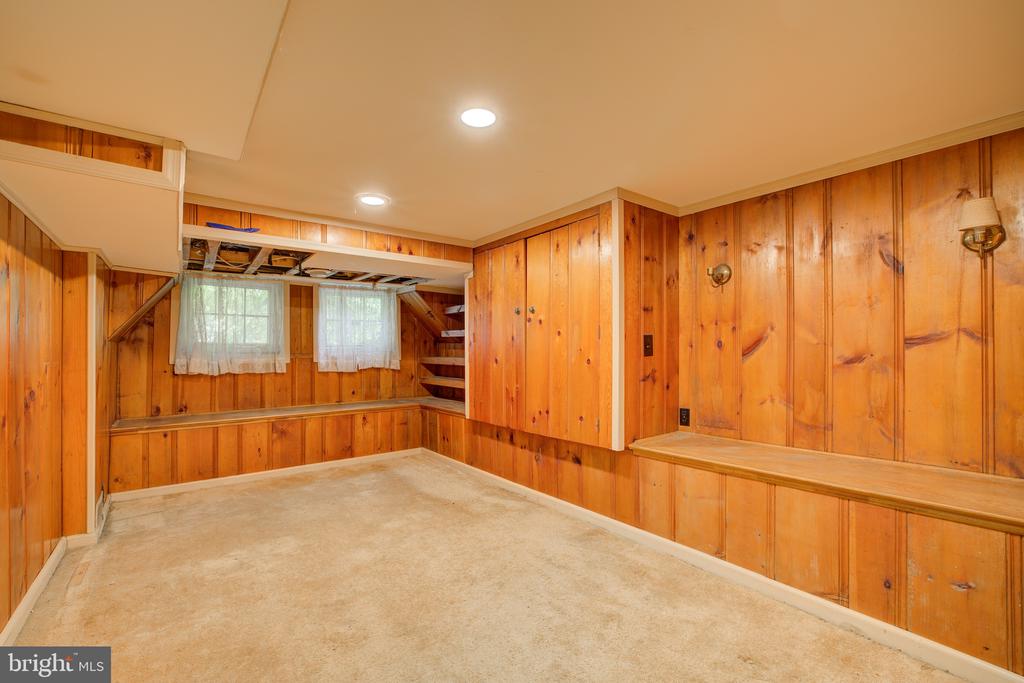 5905 WILSON LANE