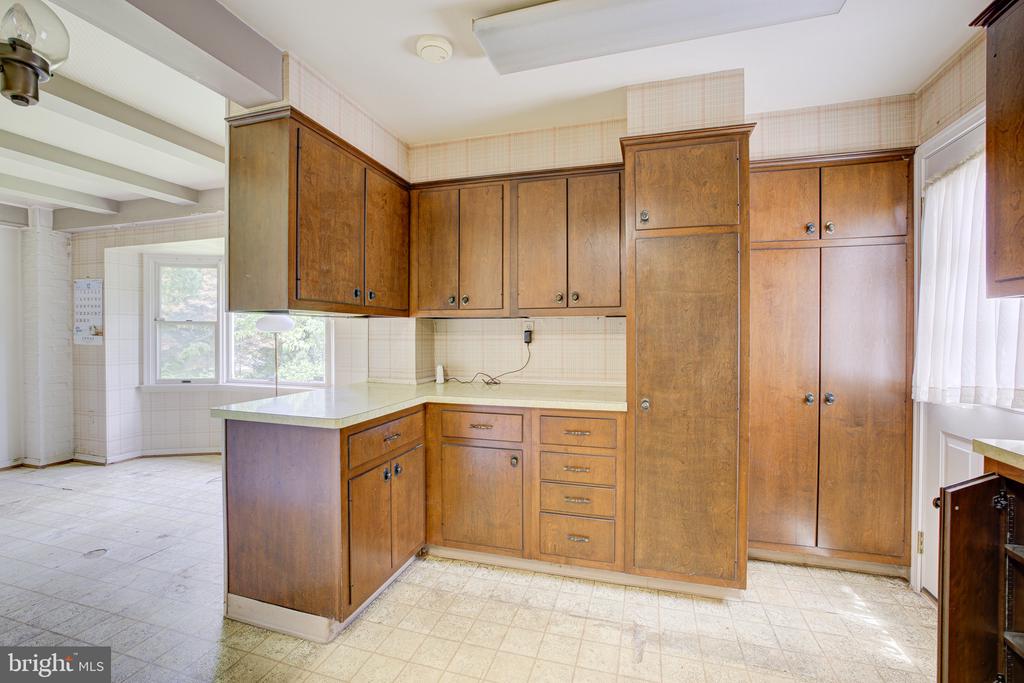 5905 WILSON LANE