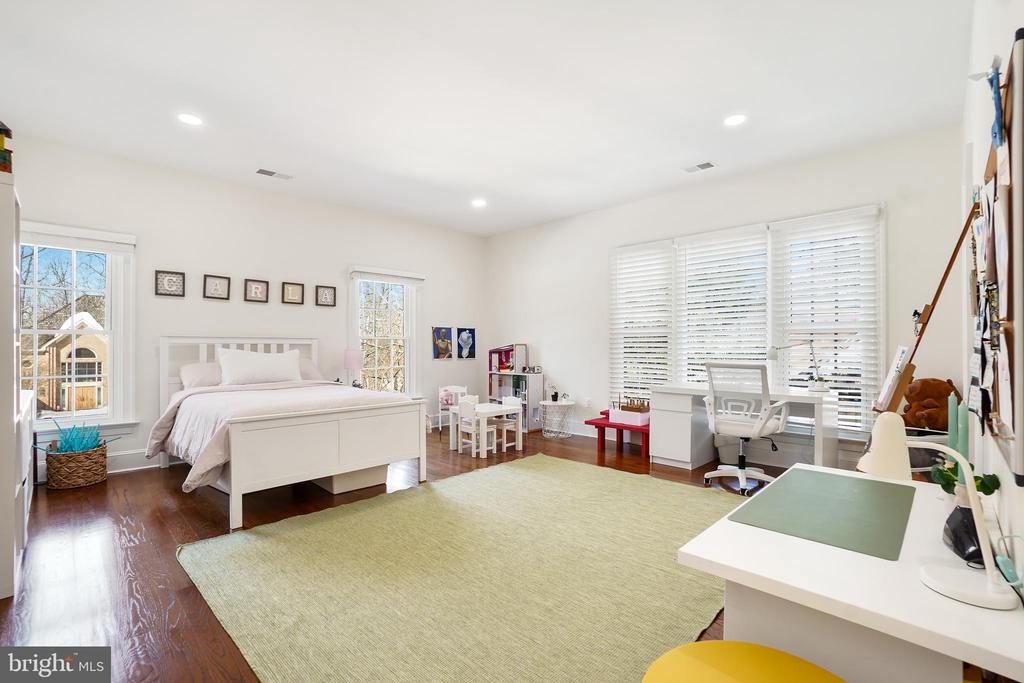 9646 EAGLE RIDGE DRIVE