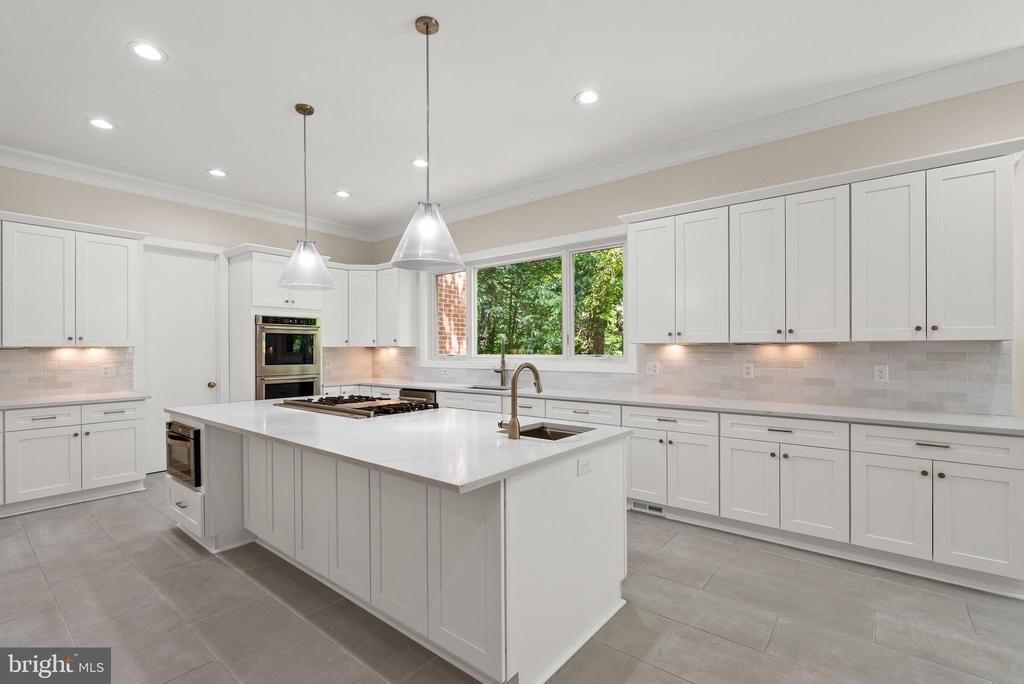 7003 FAWN TRAIL COURT