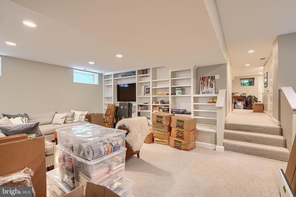 5617 NORTHFIELD ROAD