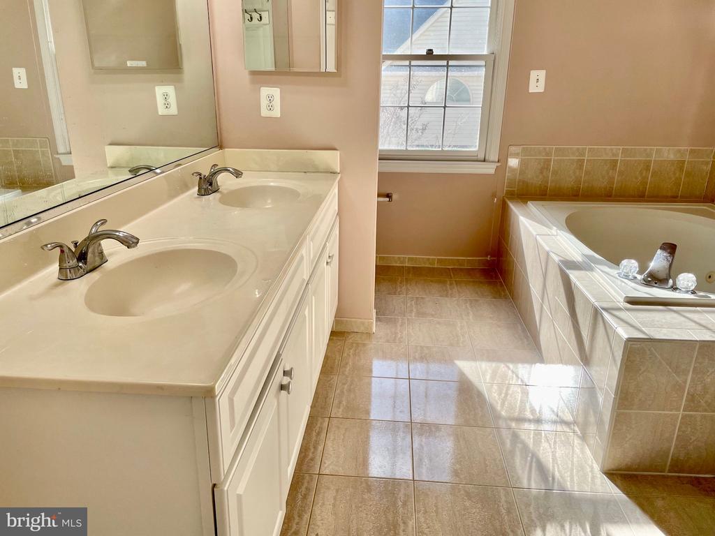 1030 Grand Oak Way, -1045, United States