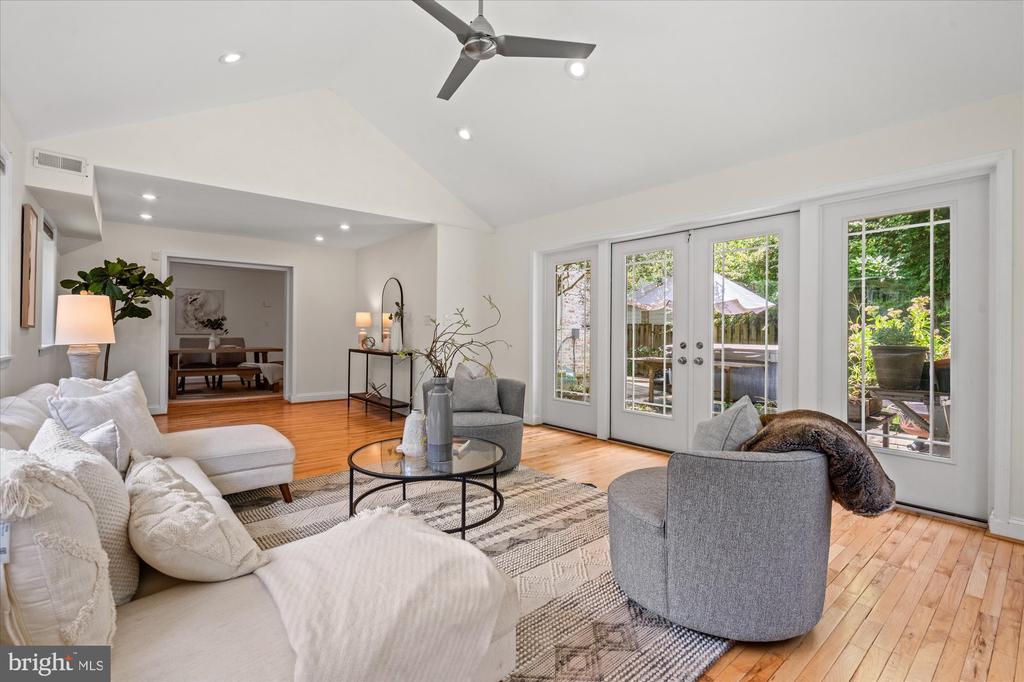 3202 COQUELIN TERRACE
