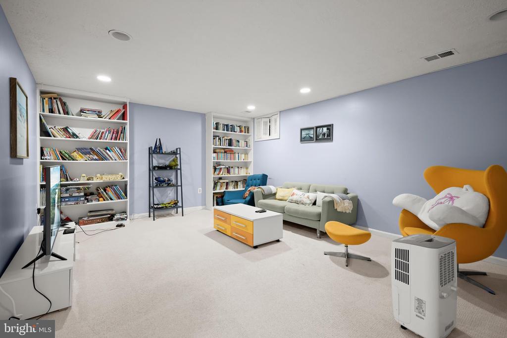 12121 GATEWATER DRIVE