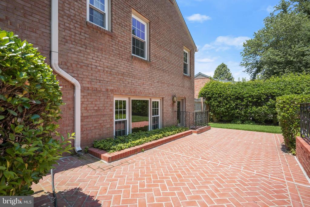 7109 RADNOR ROAD