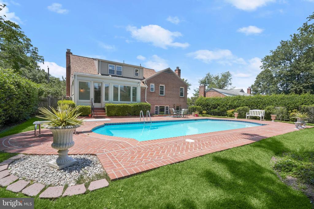 7109 RADNOR ROAD