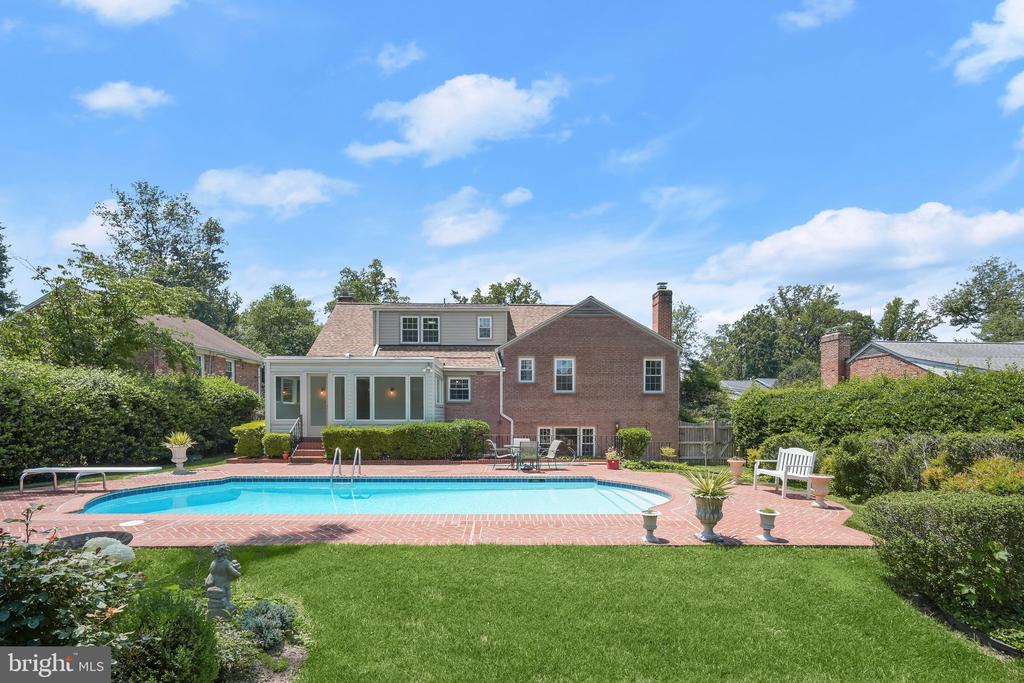 7109 RADNOR ROAD