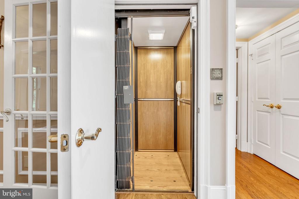 8308 COMANCHE COURT