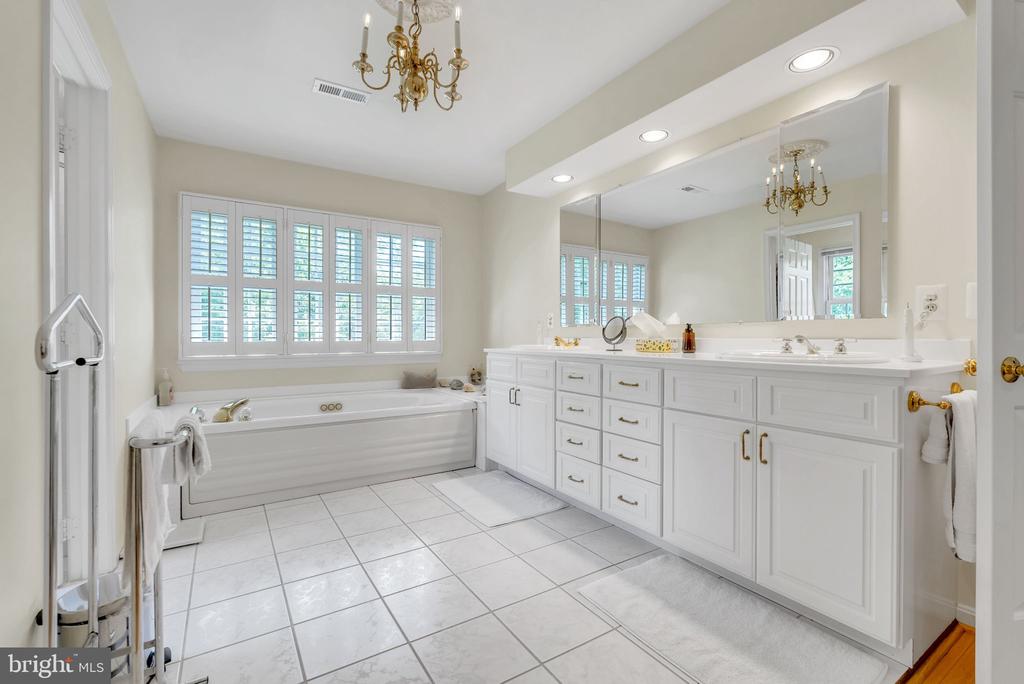 8308 COMANCHE COURT