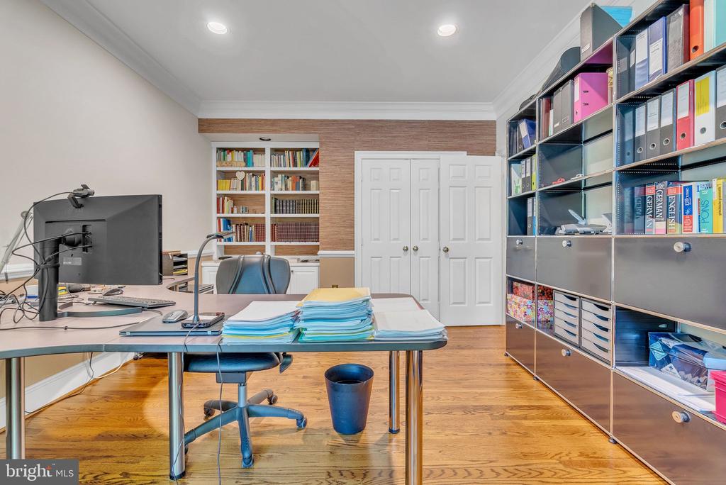 8308 COMANCHE COURT