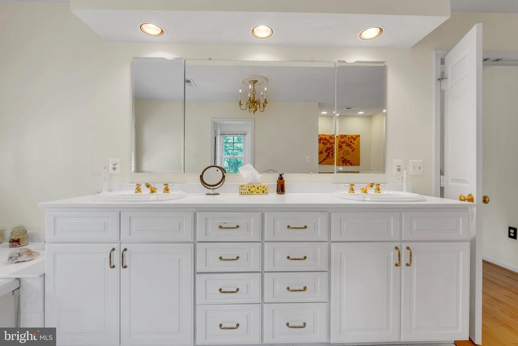 8308 COMANCHE COURT