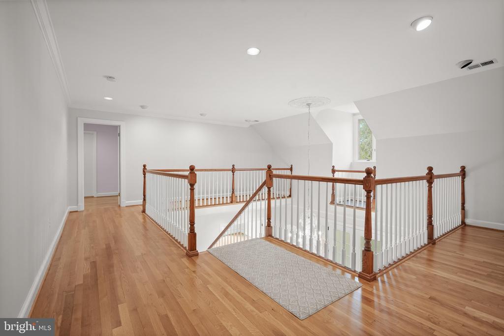 9809 HALL ROAD