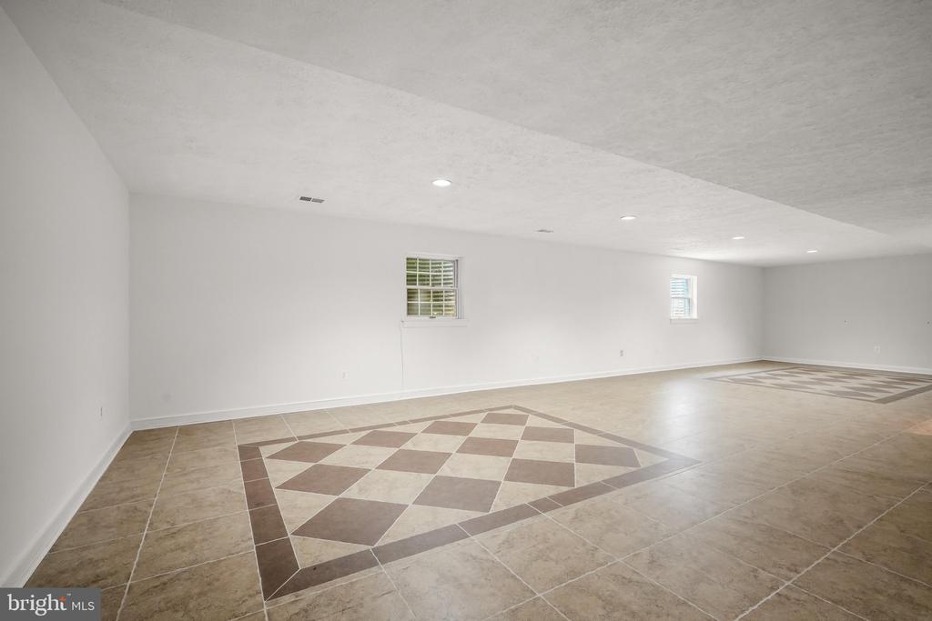 9809 HALL ROAD