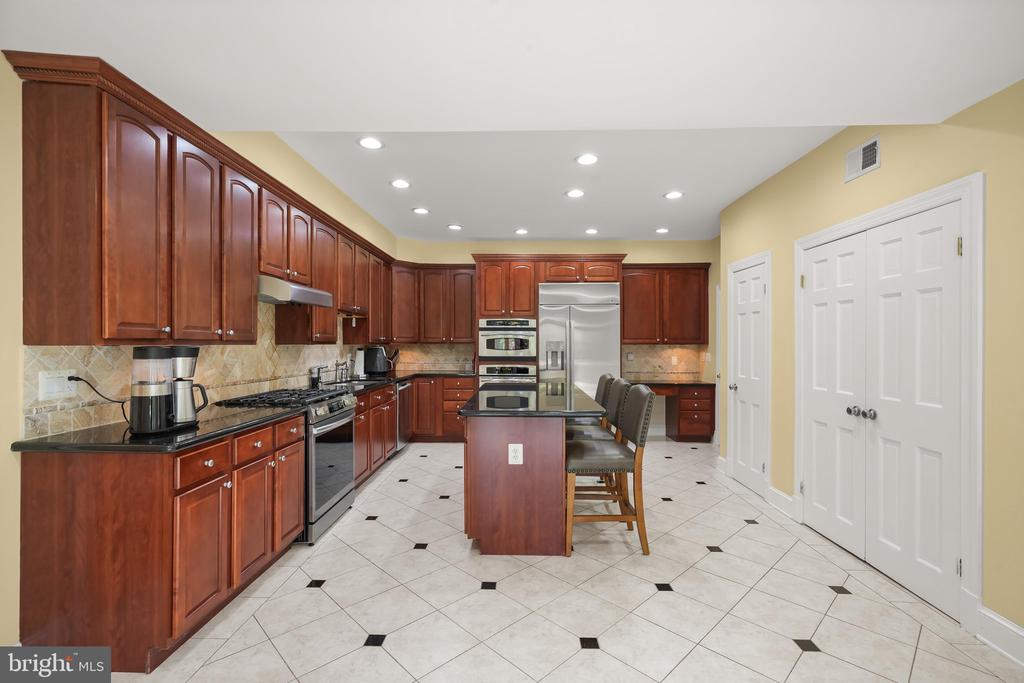 9809 HALL ROAD