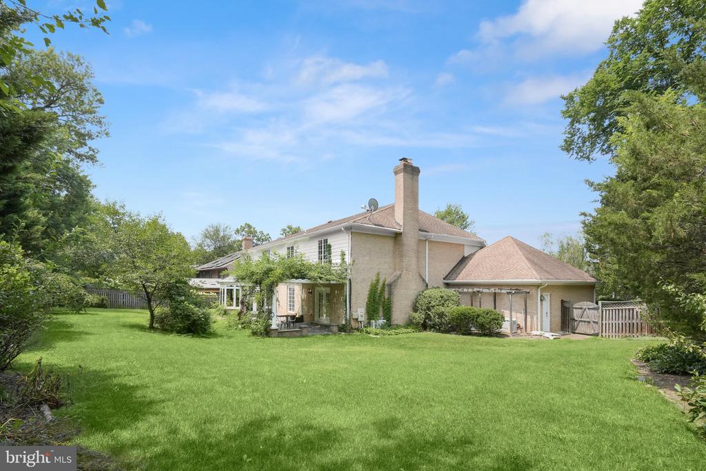 9809 HALL ROAD