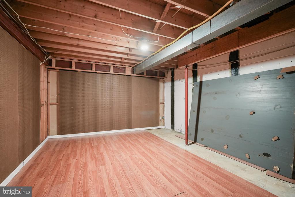 9809 HALL ROAD