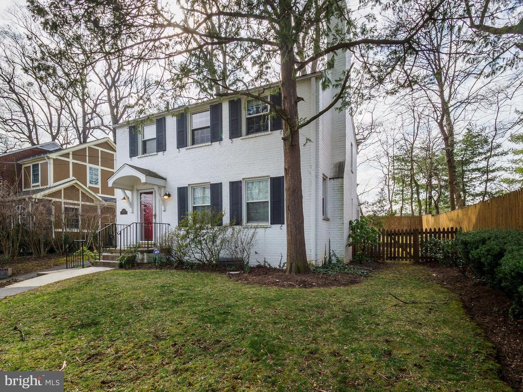 5208 GLENWOOD ROAD