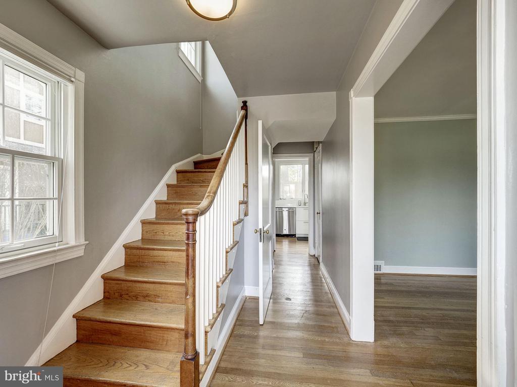 5208 GLENWOOD ROAD
