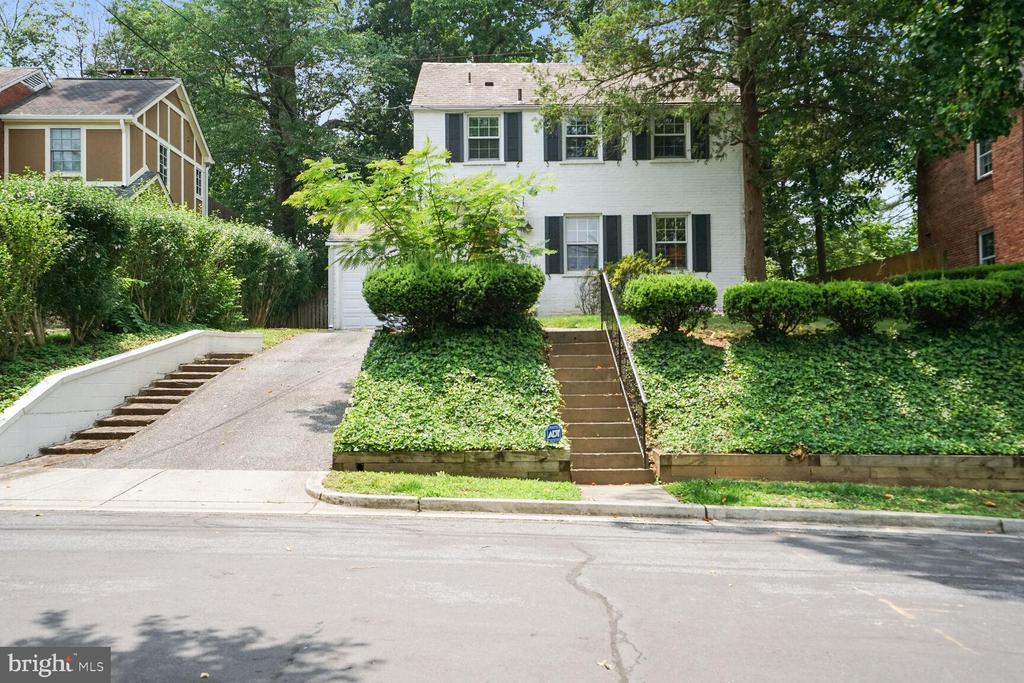 5208 GLENWOOD ROAD