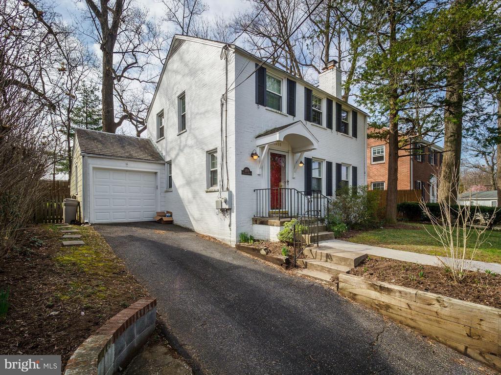 5208 GLENWOOD ROAD