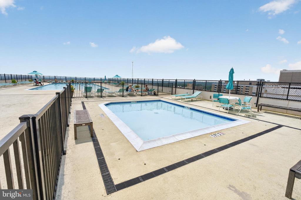 4515 WILLARD AVENUE Unit: 2203S