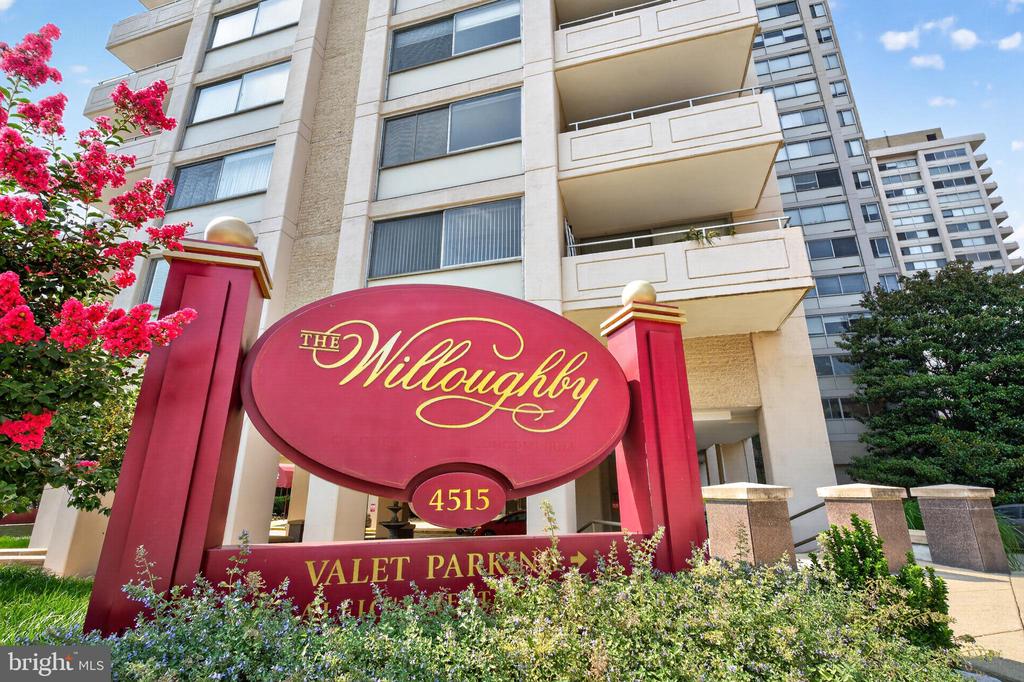 4515 WILLARD AVENUE Unit: 2203S