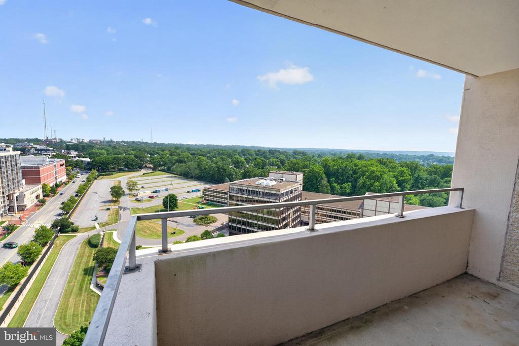 4515 WILLARD AVENUE Unit: 2203S