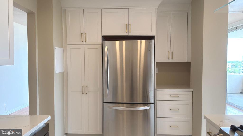 4515 WILLARD AVENUE Unit: 2203S