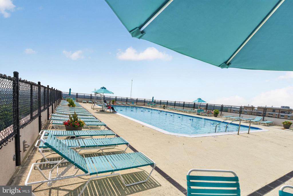 4515 WILLARD AVENUE Unit: 2203S