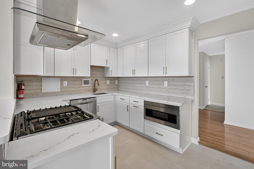 4515 WILLARD AVENUE Unit: 2203S