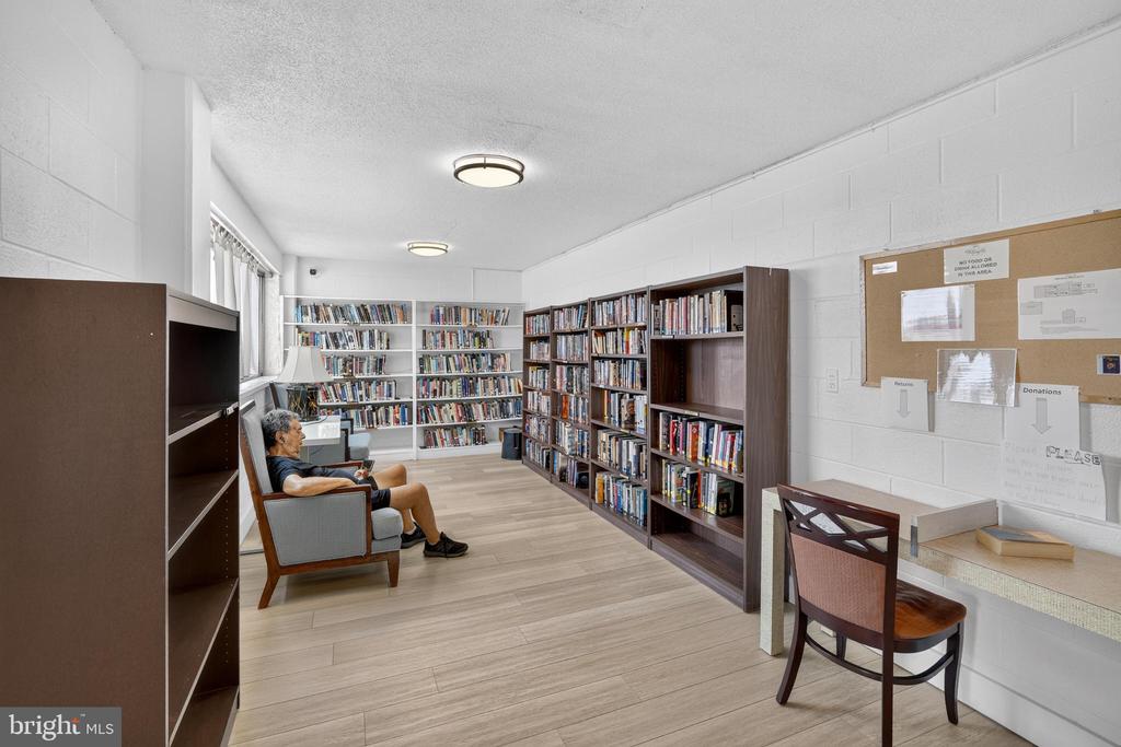 4515 WILLARD AVENUE Unit: 2203S