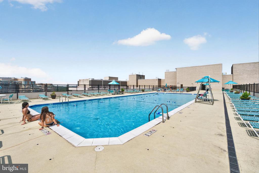 4515 WILLARD AVENUE Unit: 2203S