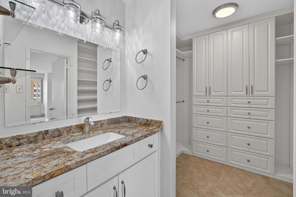 4515 WILLARD AVENUE Unit: 2203S