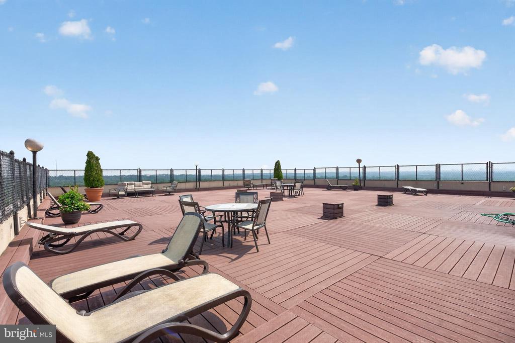 4515 WILLARD AVENUE Unit: 2203S