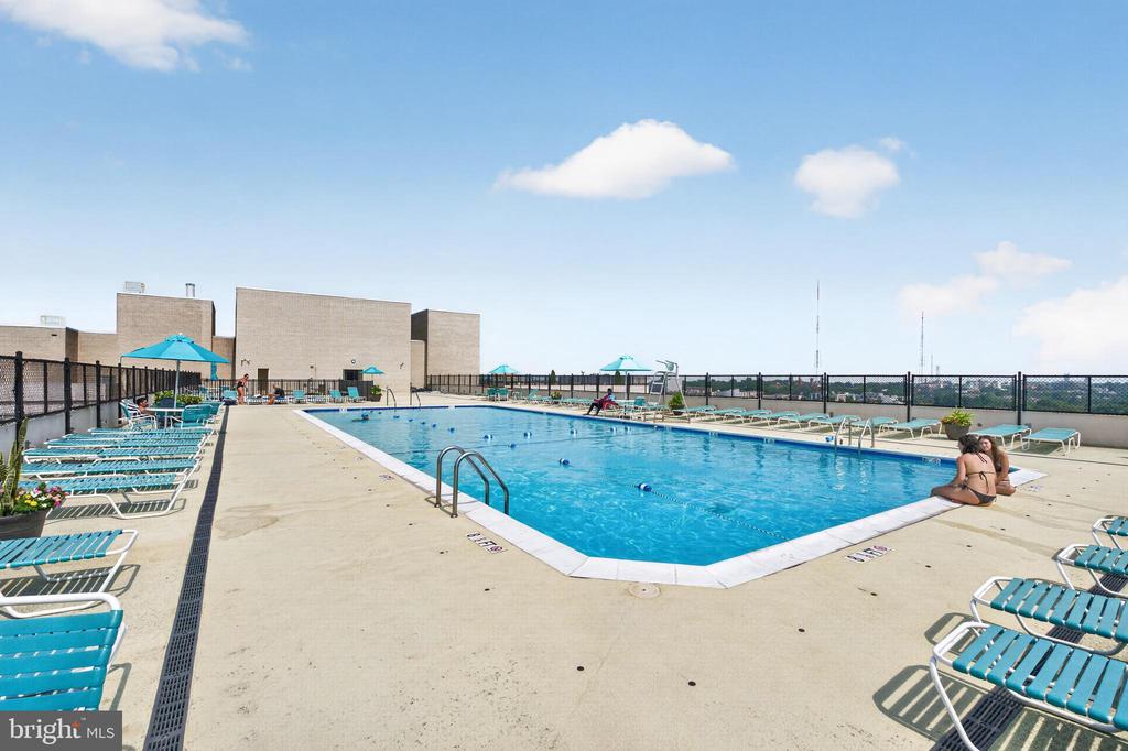 4515 WILLARD AVENUE Unit: 2203S