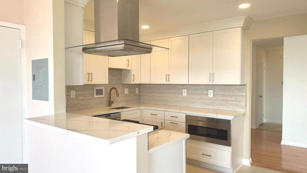 4515 WILLARD AVENUE Unit: 2203S