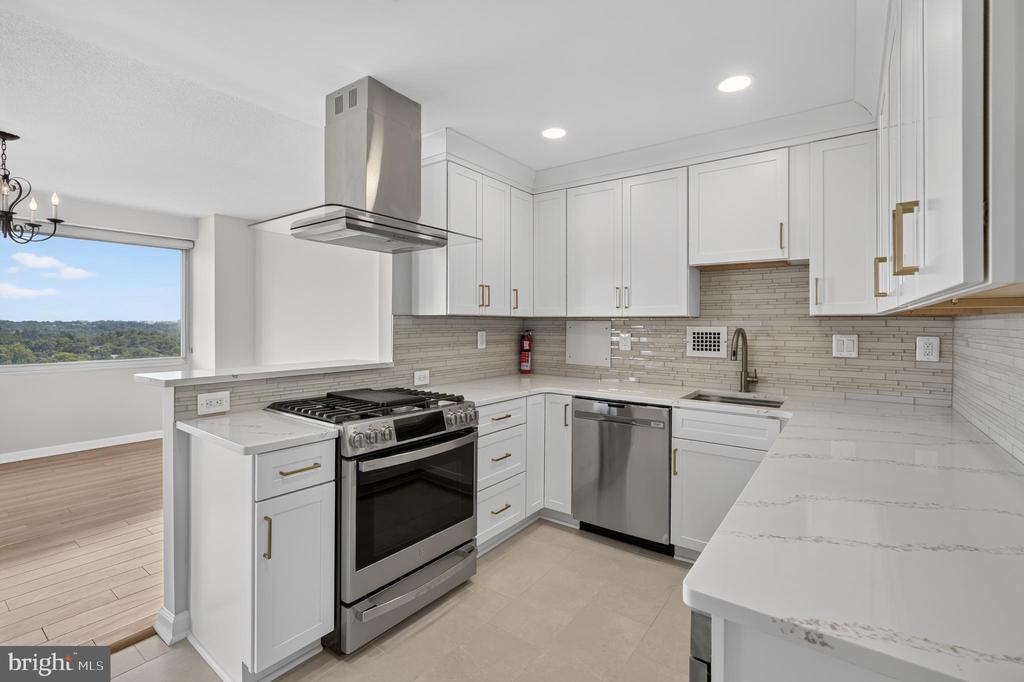 4515 WILLARD AVENUE Unit: 2203S