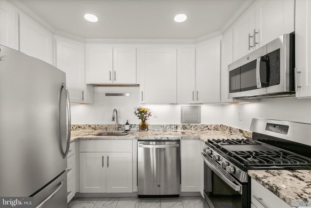 5500 FRIENDSHIP BOULEVARD Unit: 1823N